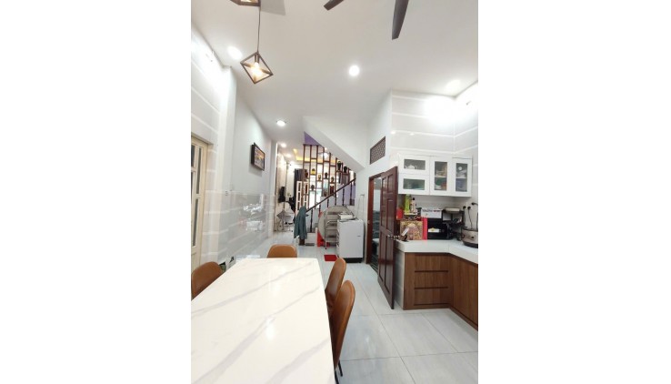 Ngộp Tân Hóa - Quận 11 - 72m - 4 tầng mới ở liền - HXH sát nhà